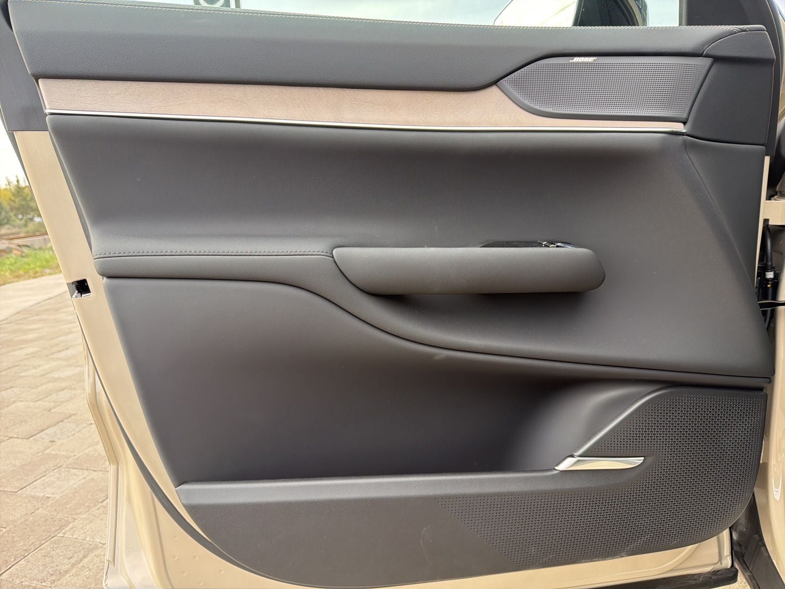 New 2025 Volvo EX90 Plus w/ Protection Package Premier AWD/4WD image 18