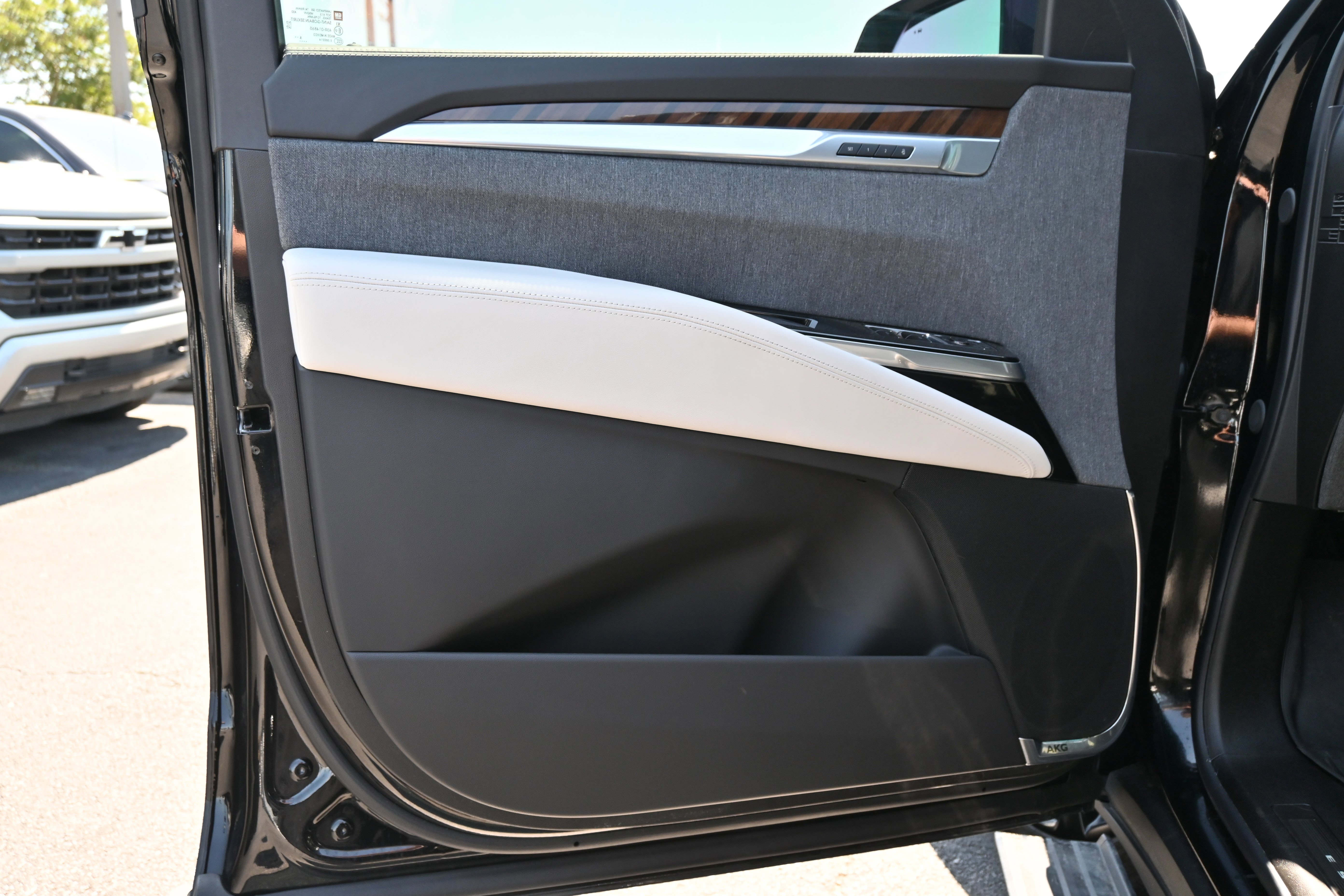 Used 2026 Cadillac Escalade Platinum Sport w/ LPO, ONYX Package image 34