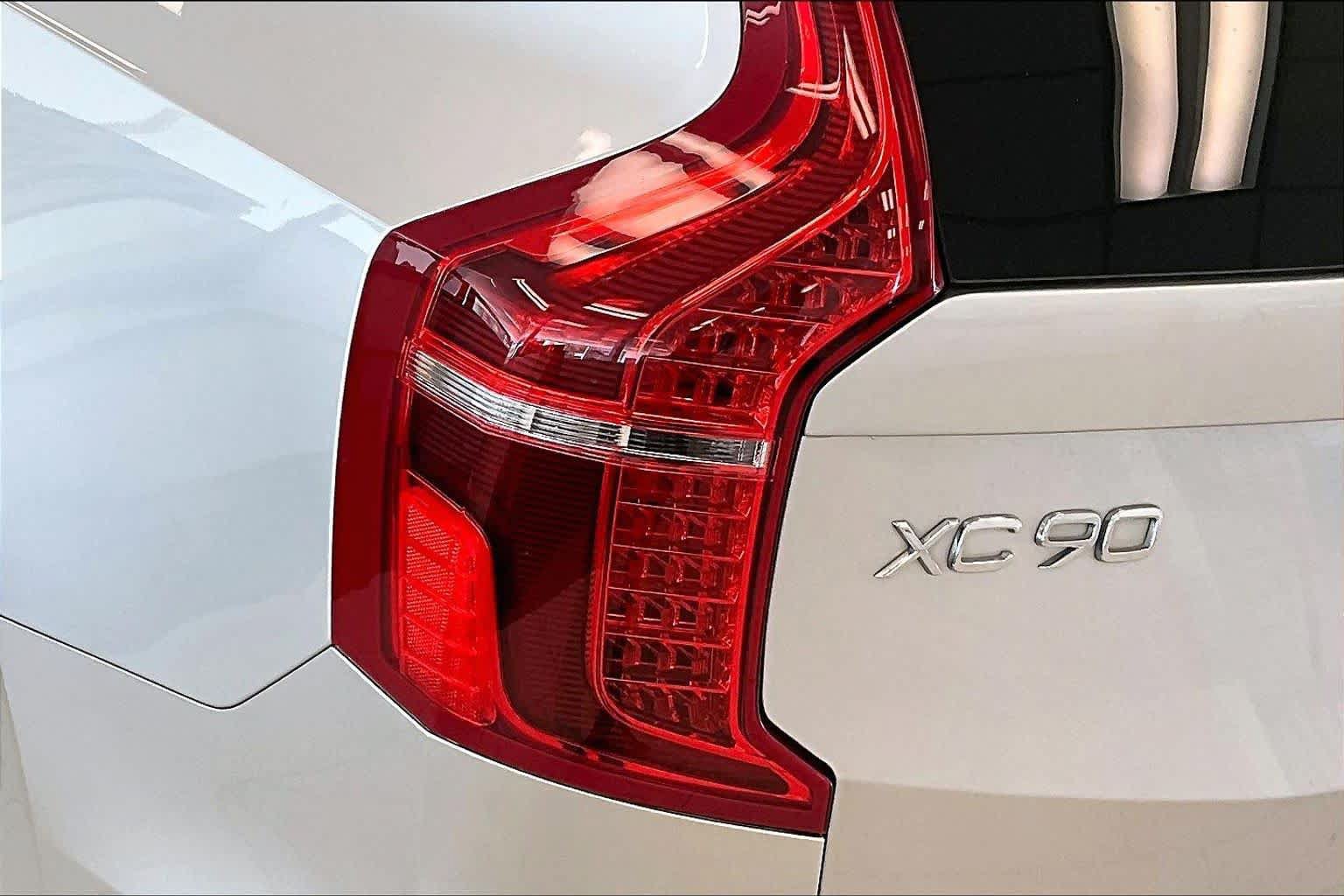 Used 2022 Volvo XC90 T5 Momentum w/ Climate Package FWD image 27
