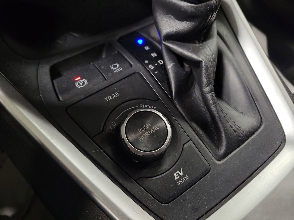 Used 2020 Toyota RAV4 LE image 15