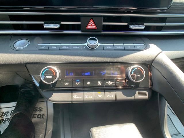 Used 2024 Hyundai Elantra SEL FWD image 20