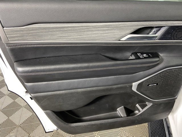 Used 2024 Jeep Wagoneer Series II w/ Flexible Seating Group image 16