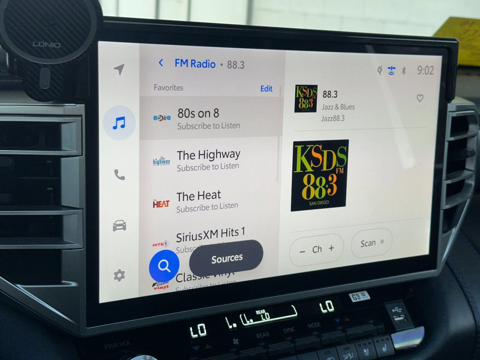 Used 2025 Toyota Sequoia Platinum AWD/4WD image 18