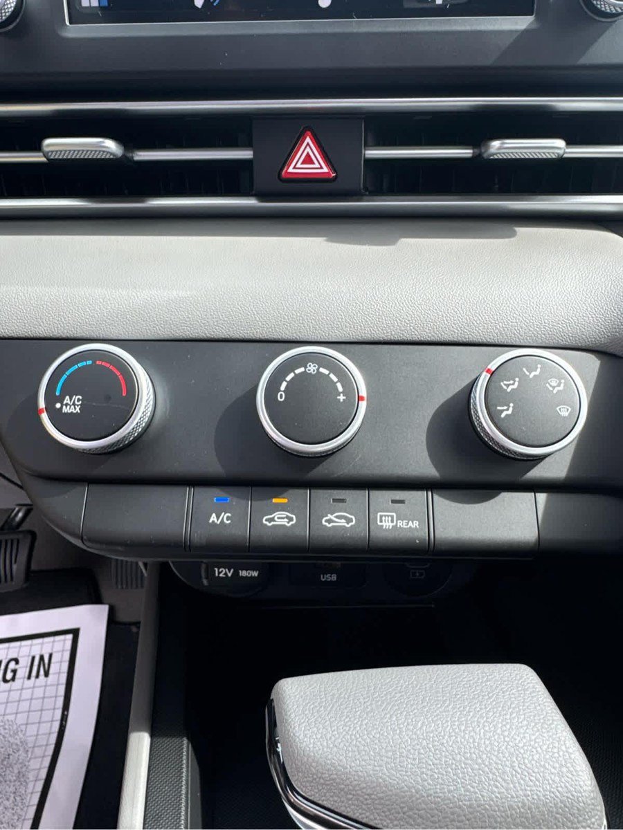 New 2026 Hyundai Elantra SE FWD image 32