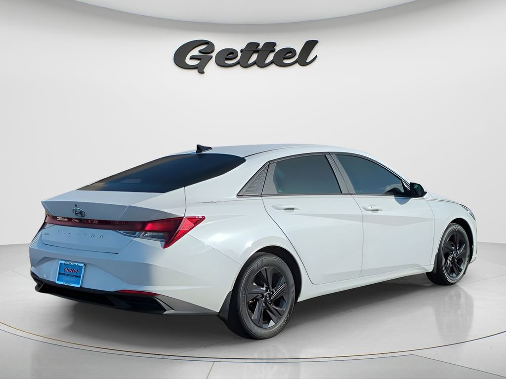 Used 2023 Hyundai Elantra SEL image 4