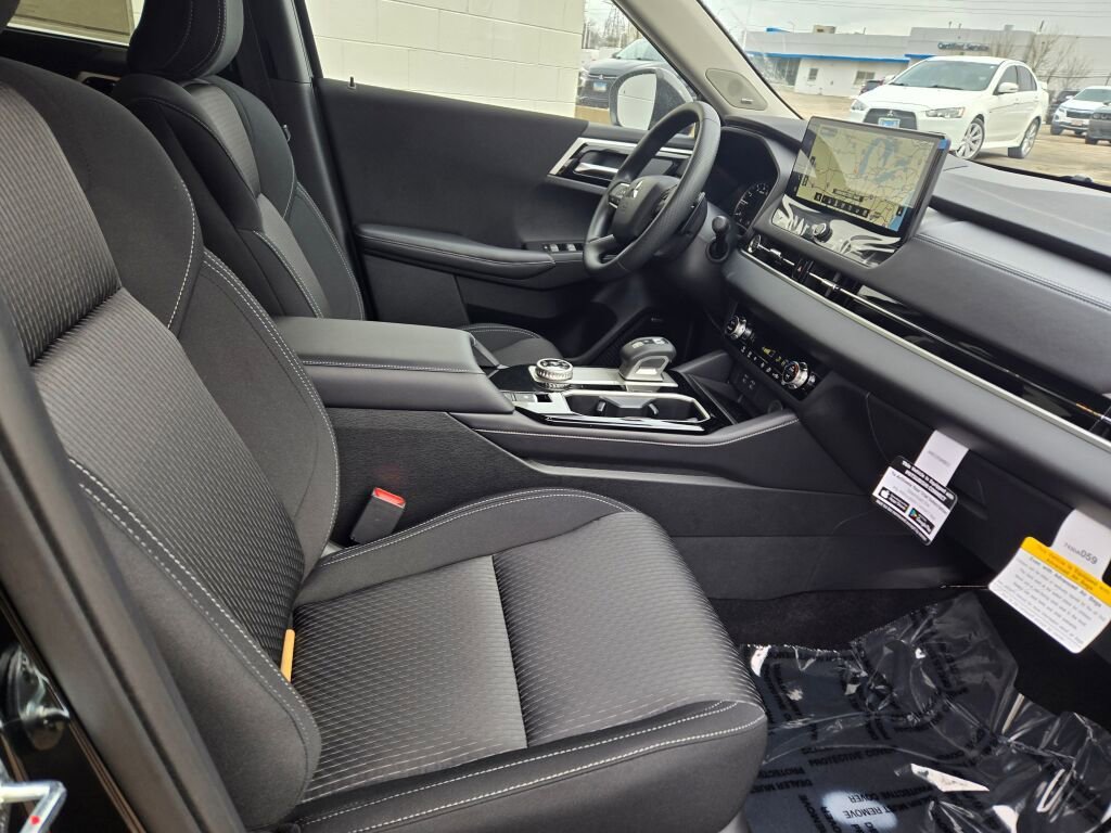 New 2026 Mitsubishi Outlander ES AWD/4WD image 4