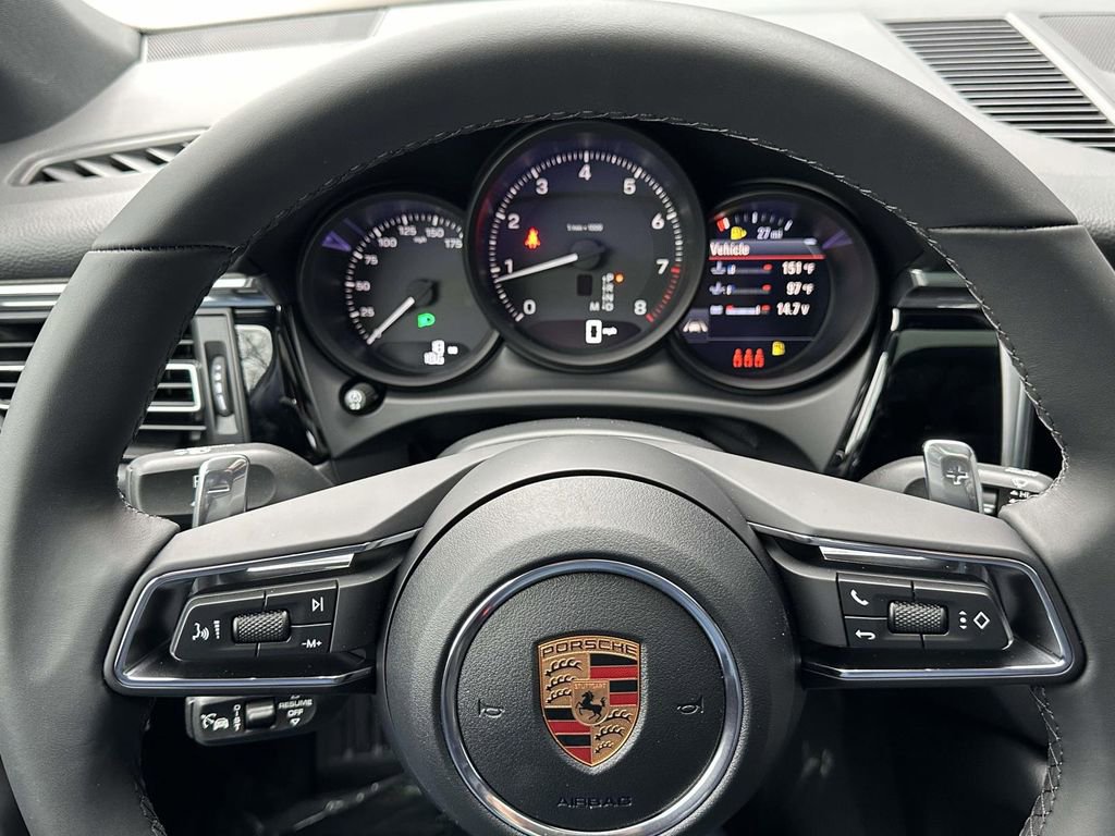 Used 2026 Porsche Macan AWD/4WD image 19