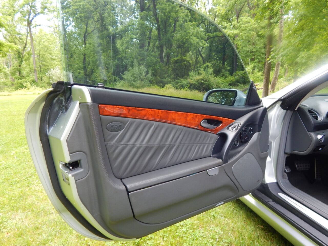 Used 2005 Mercedes-Benz SL 600 w/ AMG Sport Pkg image 22