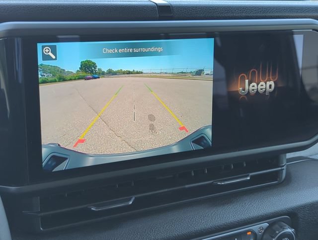 Used 2024 Jeep Gladiator Overland AWD/4WD image 19