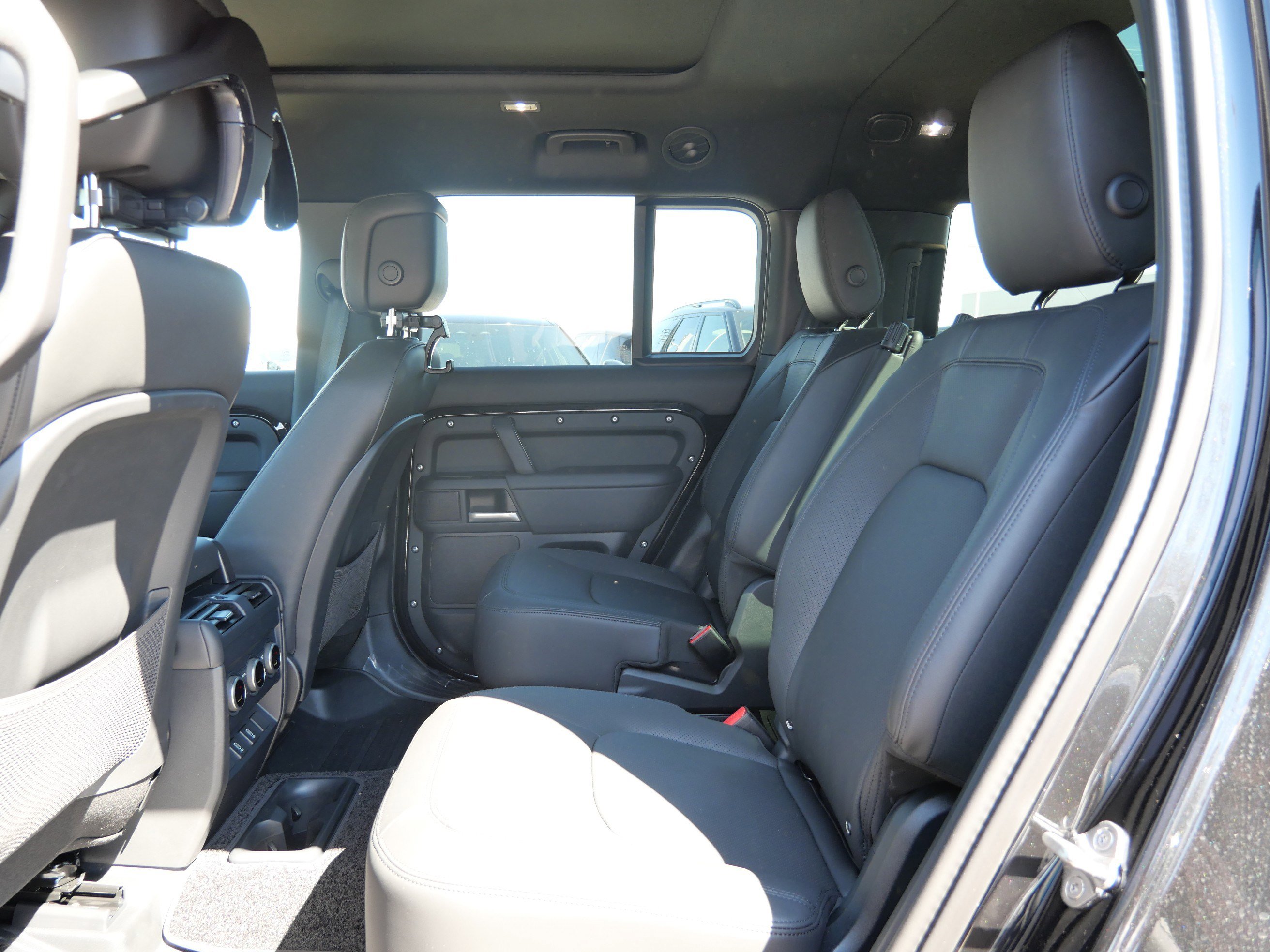 New 2026 Land Rover Defender 130 X-Dynamic SE AWD/4WD image 7