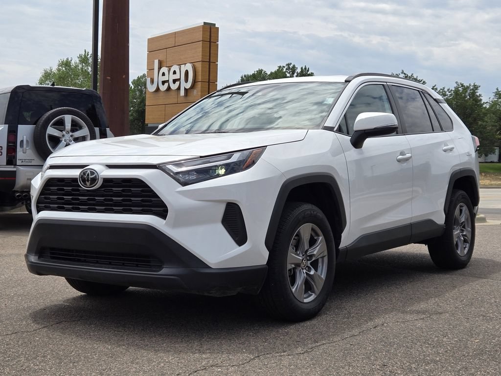 Used 2024 Toyota RAV4 XLE AWD/4WD image 2