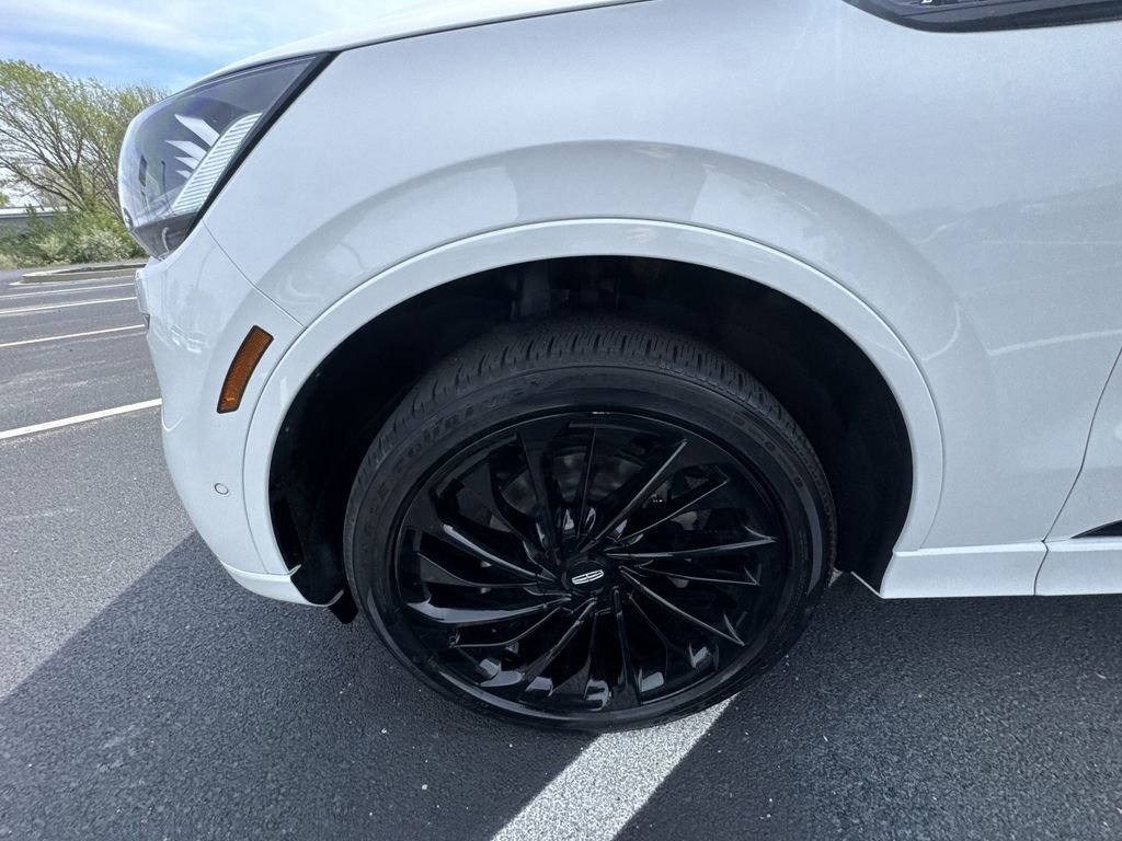 Used 2023 Lincoln Aviator Reserve w/ Jet Appearance Package AWD/4WD image 10