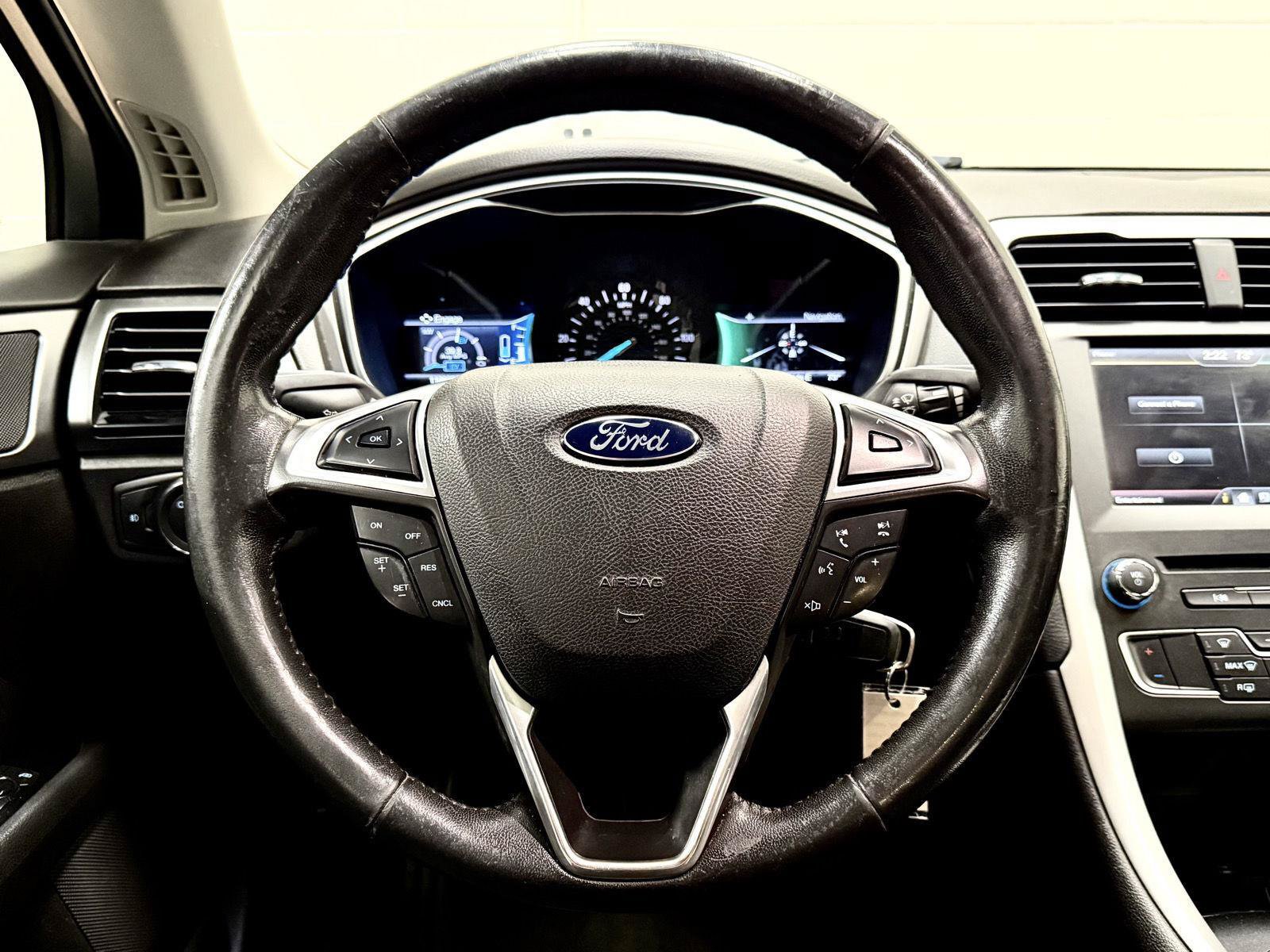 Used 2016 Ford Fusion SE FWD image 23