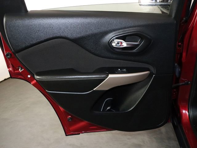 Used 2017 Jeep Cherokee Sport image 25