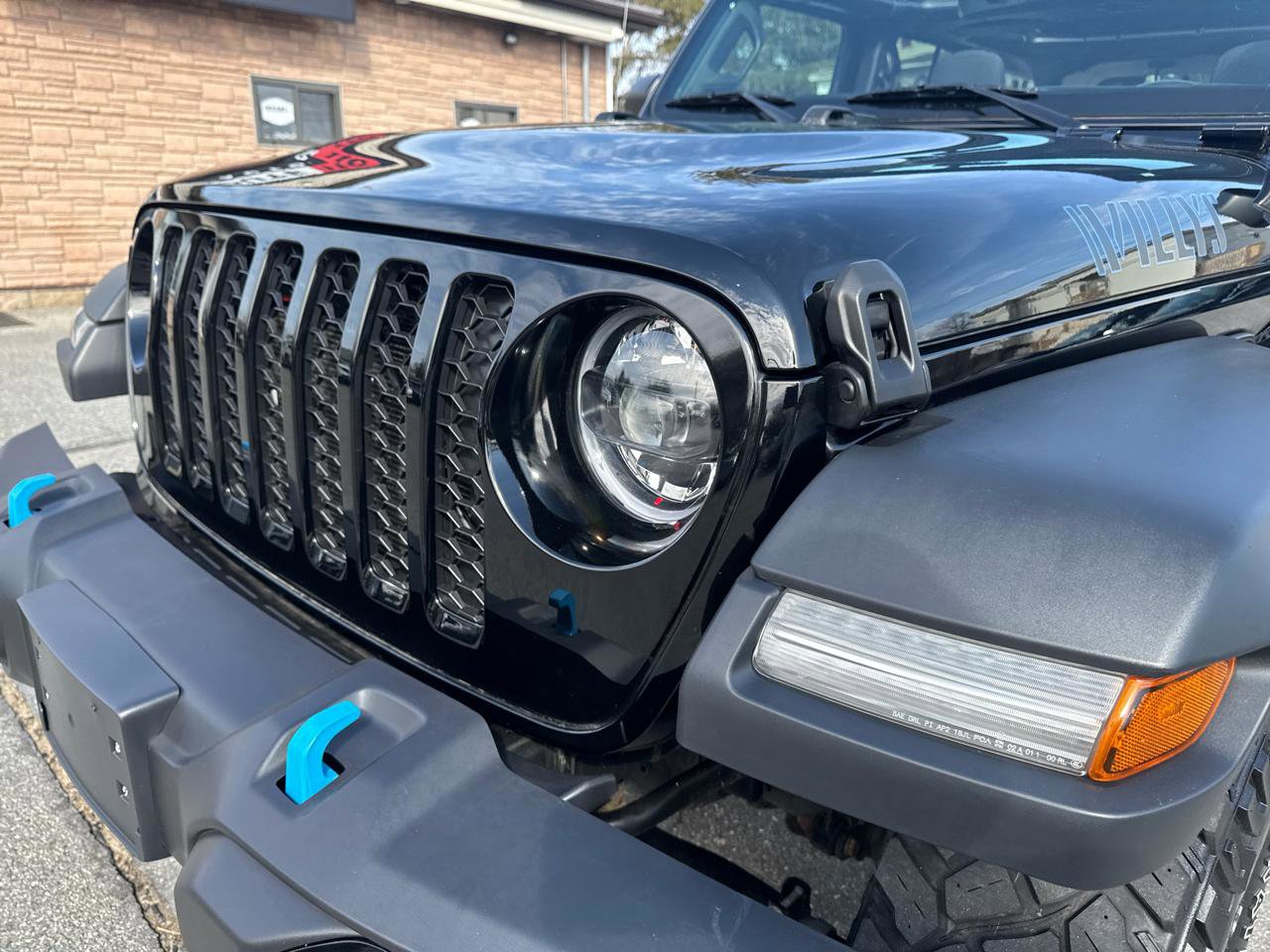 Used 2023 Jeep Wrangler Unlimited w/ Sun & Screen Package AWD/4WD image 15