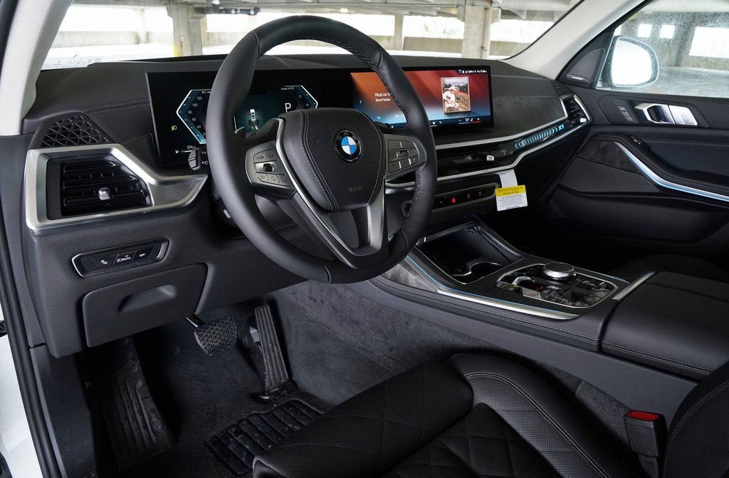 Used 2026 BMW X7 xDrive40i w/ Premium Package AWD/4WD image 11