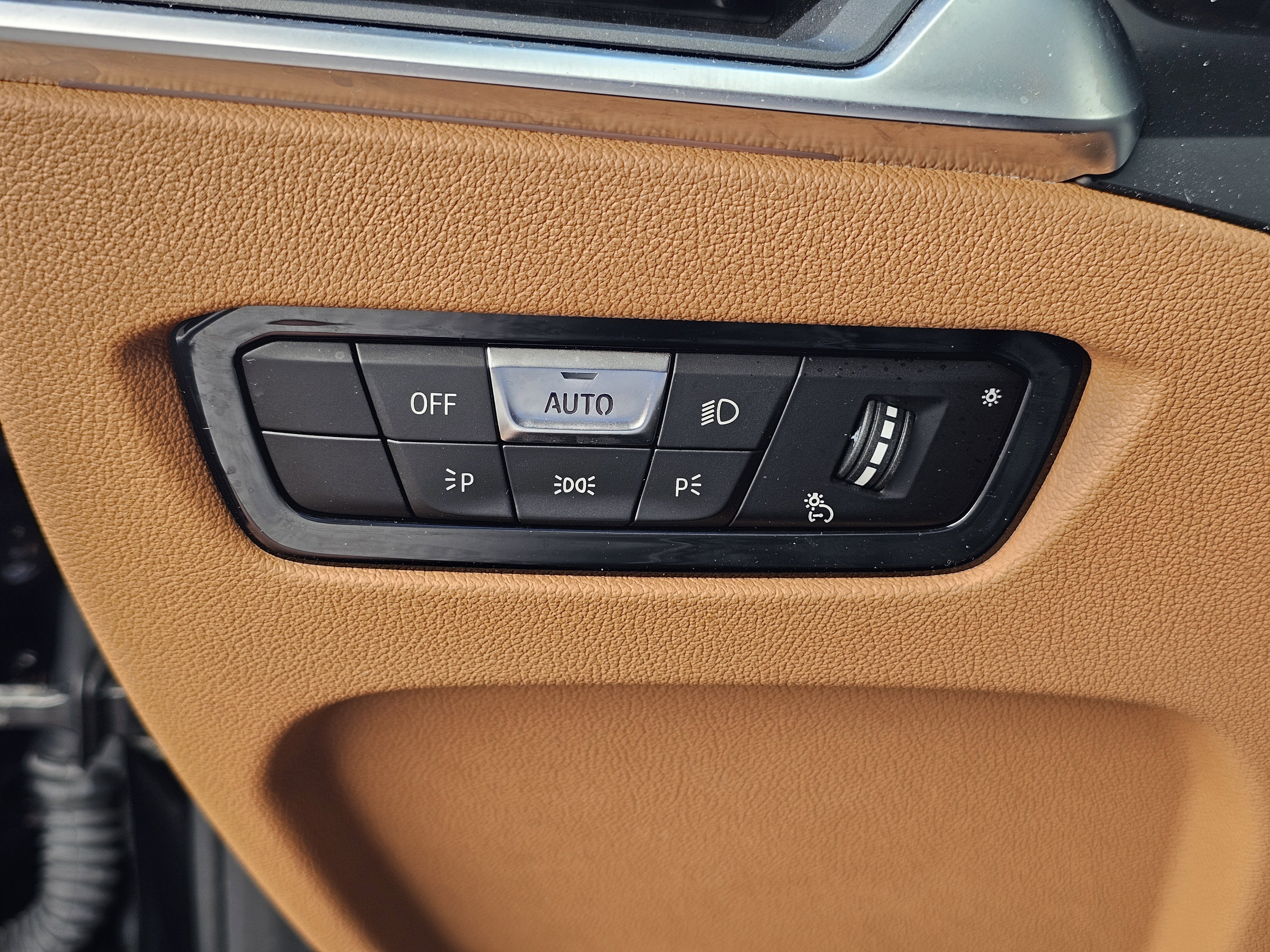 Used 2022 BMW 330i xDrive Sedan w/ Driving Assistance Package image 18