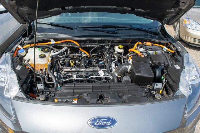 Used 2022 Ford Escape Titanium w/ Class II Trailer Tow Package FWD image 12