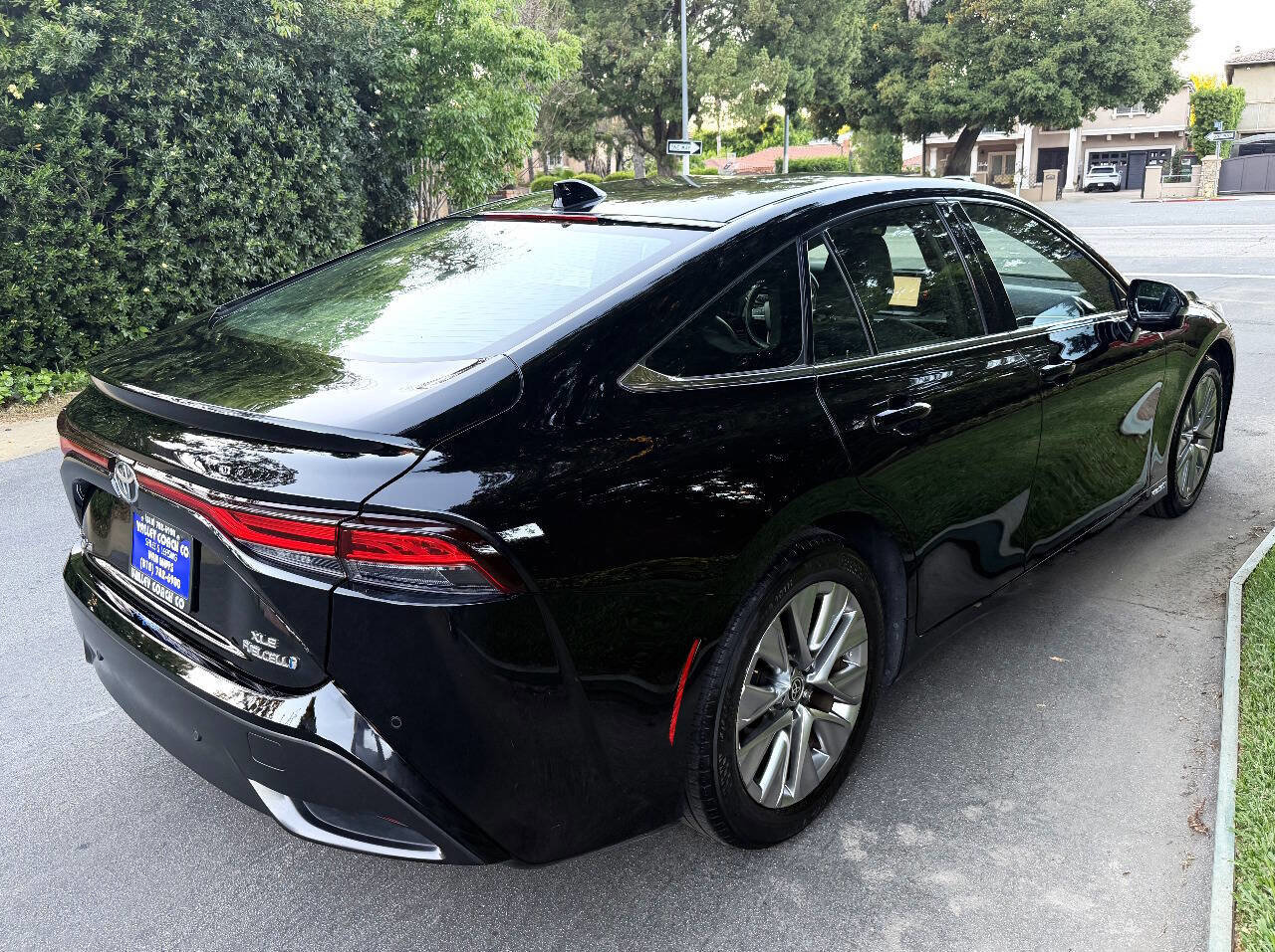 Used 2023 Toyota Mirai w/ Advanced Technology Package image 7