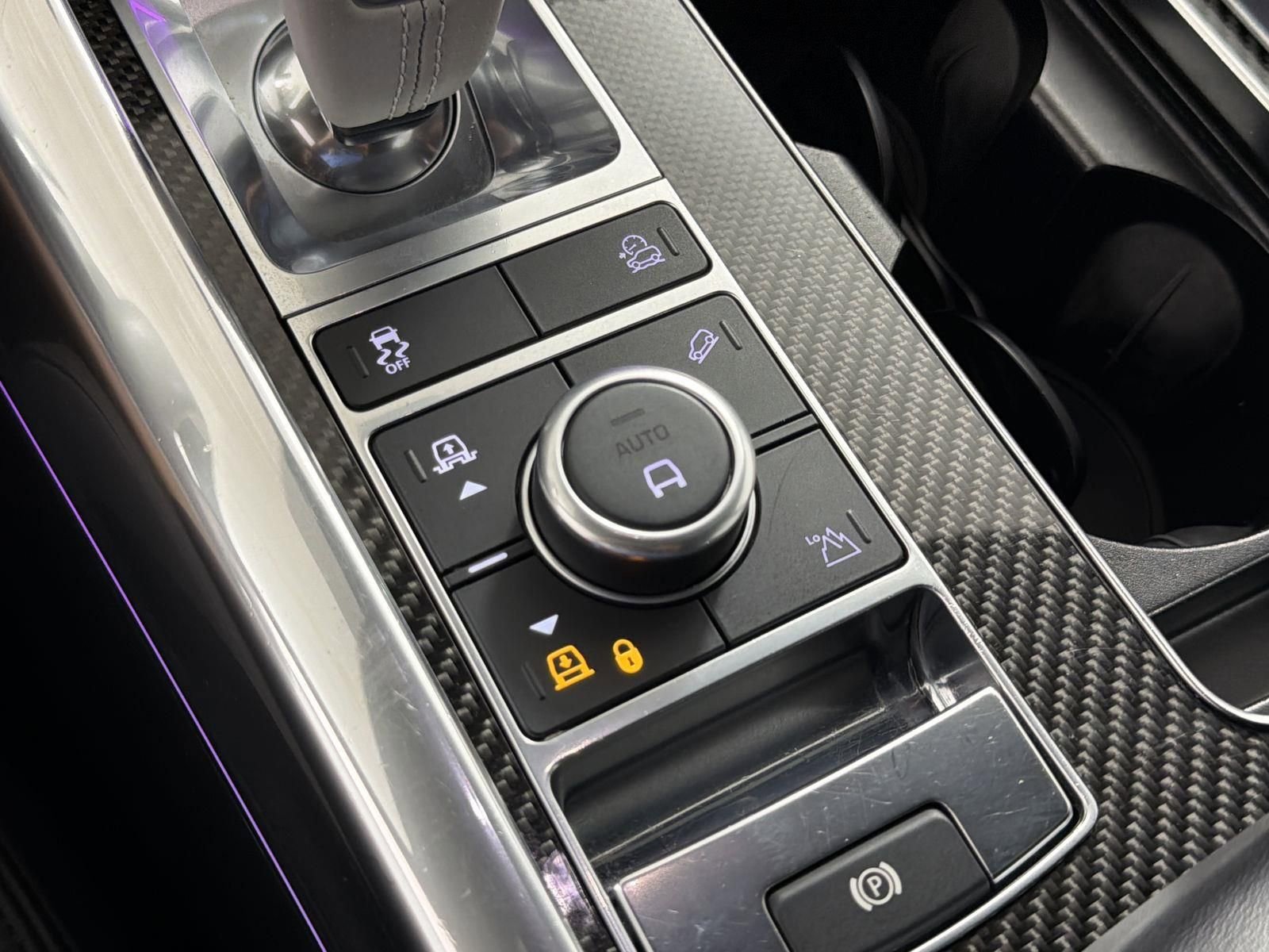 Used 2022 Land Rover Range Rover Sport SVR image 19
