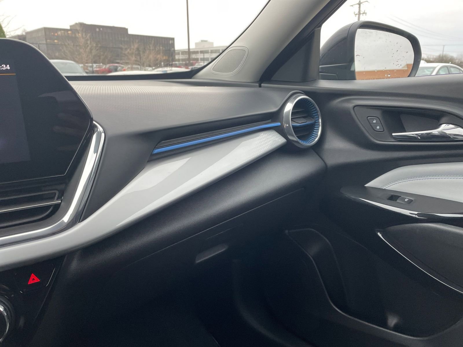 Used 2025 Chevrolet Trax LT image 34