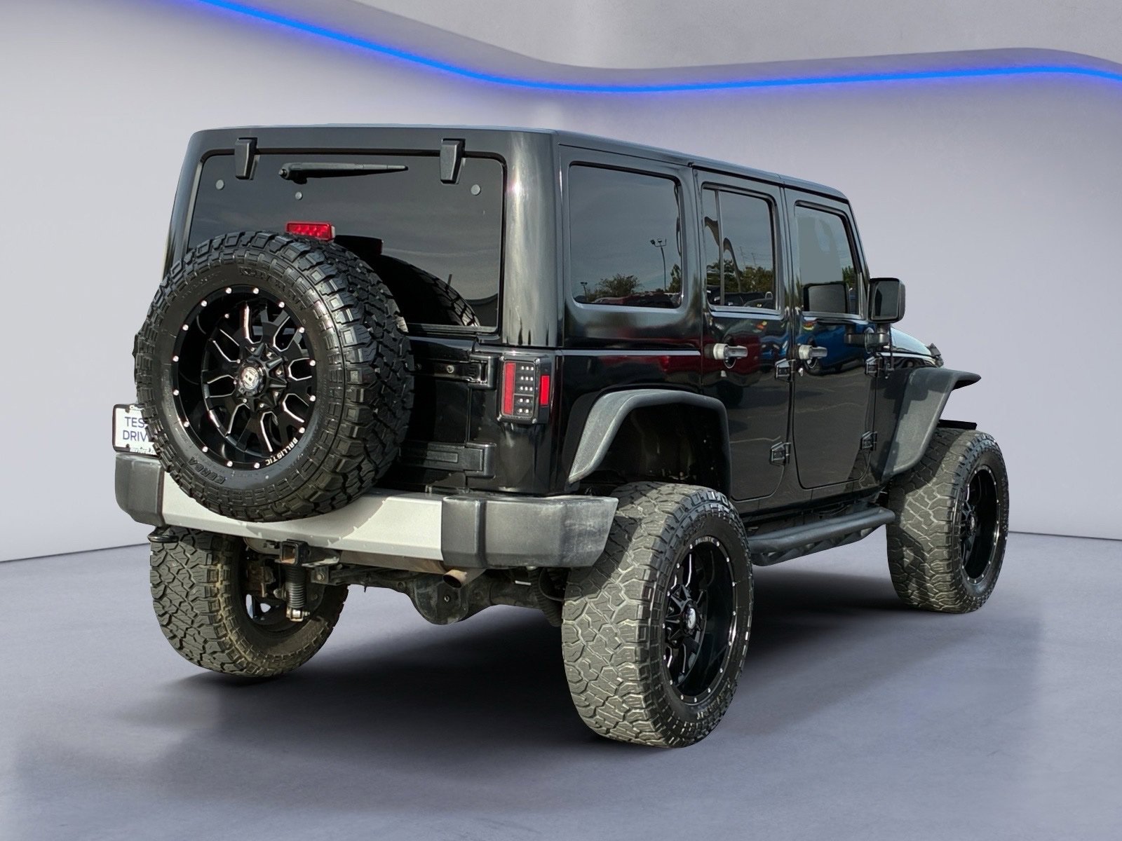 Used 2015 Jeep Wrangler Unlimited Sahara w/ Connectivity Group AWD/4WD image 3