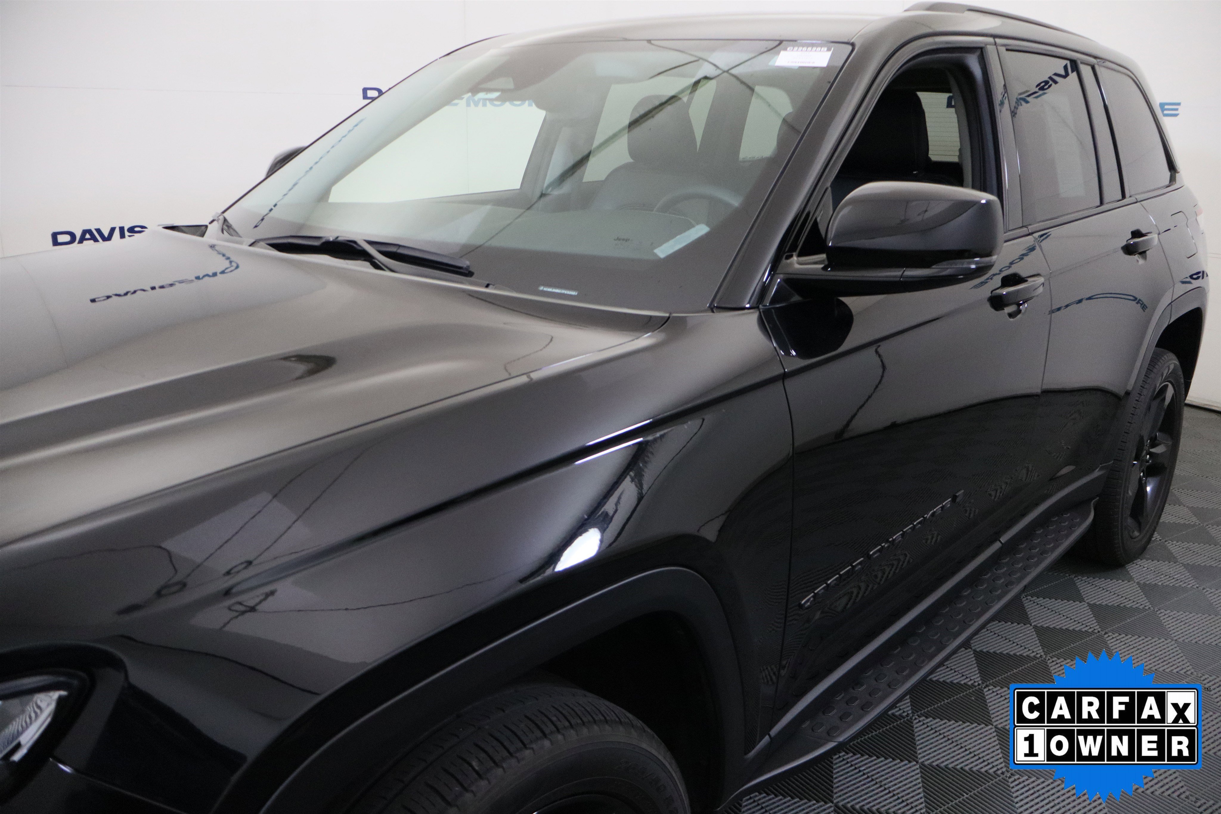 Used 2023 Jeep Grand Cherokee Limited w/ Black Appearance Package AWD/4WD image 13