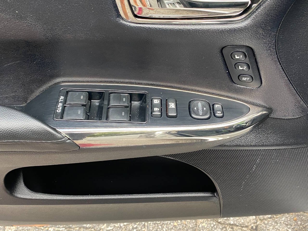 Used 2013 Toyota Avalon Limited FWD image 16