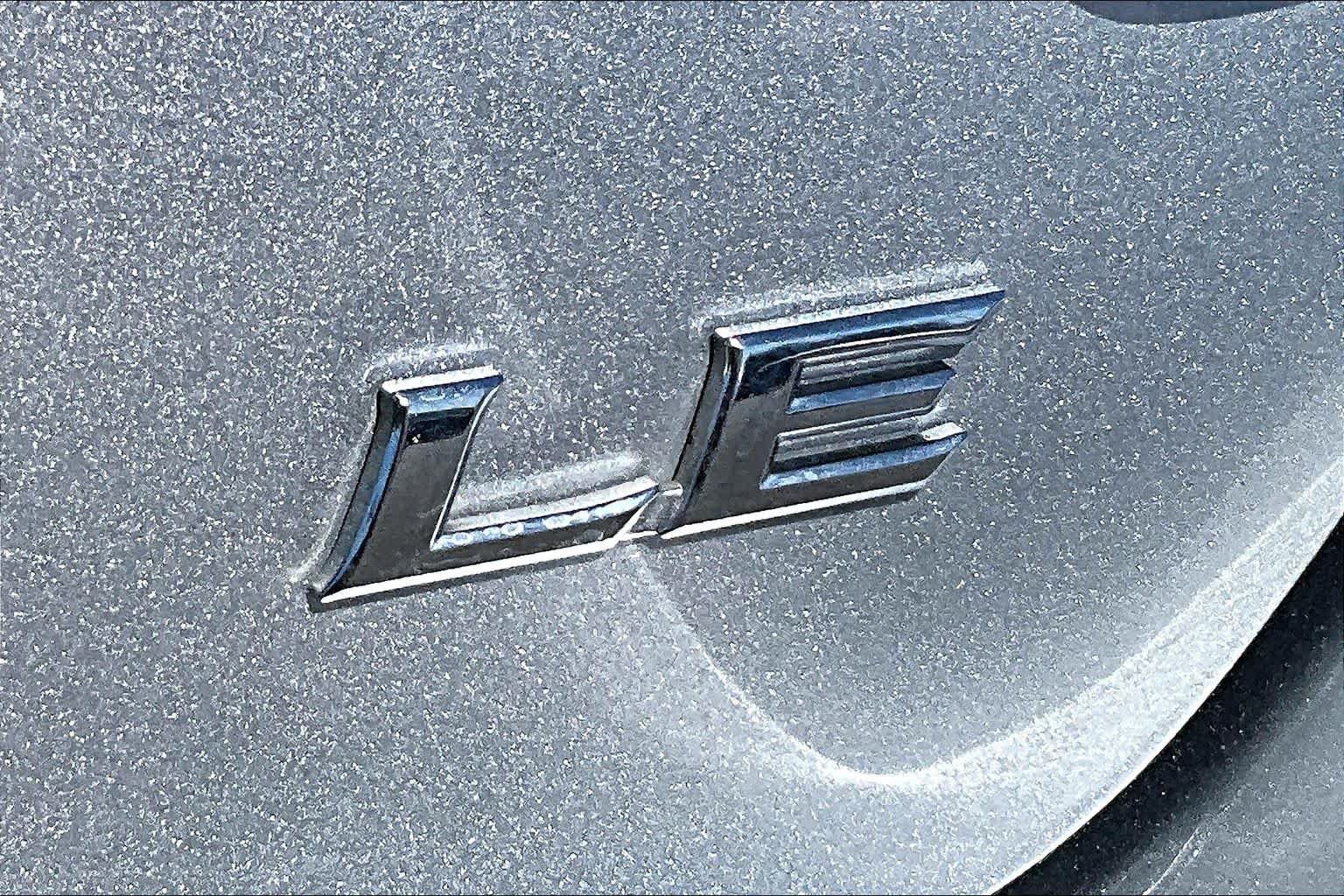 Used 2015 Toyota Camry LE FWD image 9