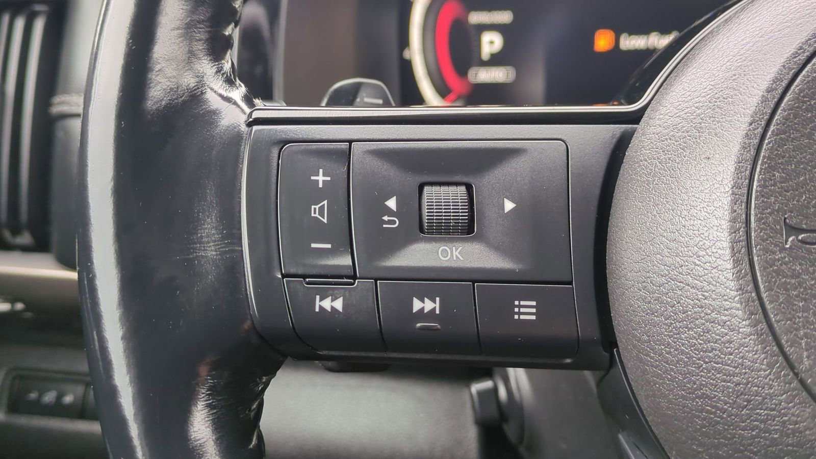 Used 2022 Nissan Pathfinder Platinum w/ Cargo Package image 23