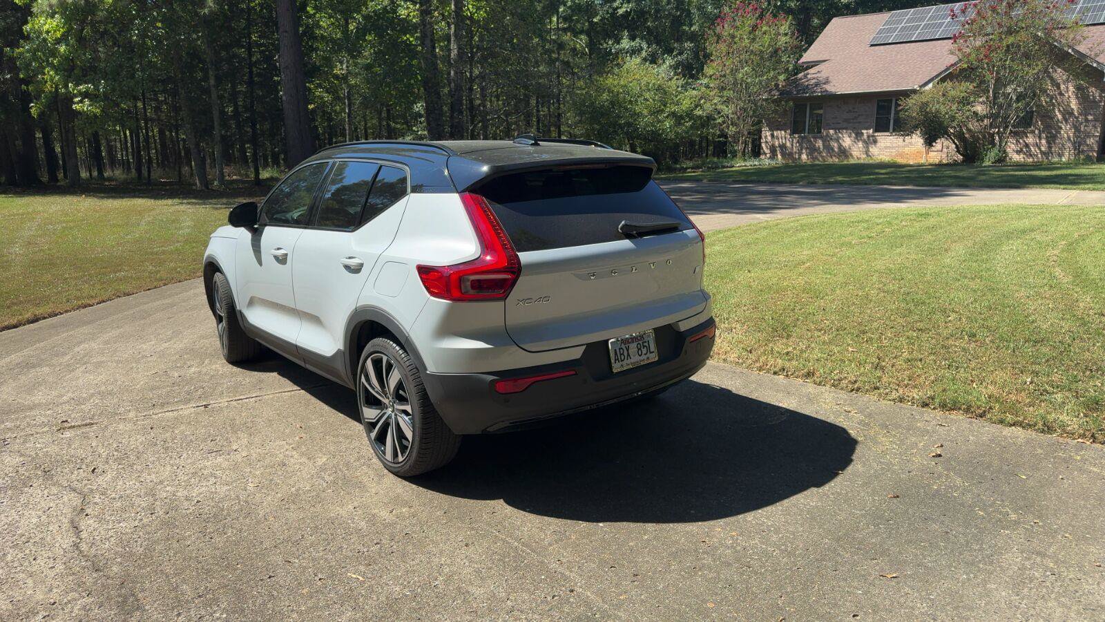 Used 2021 Volvo XC40 P8 Recharge w/ Advanced Package AWD/4WD image 4