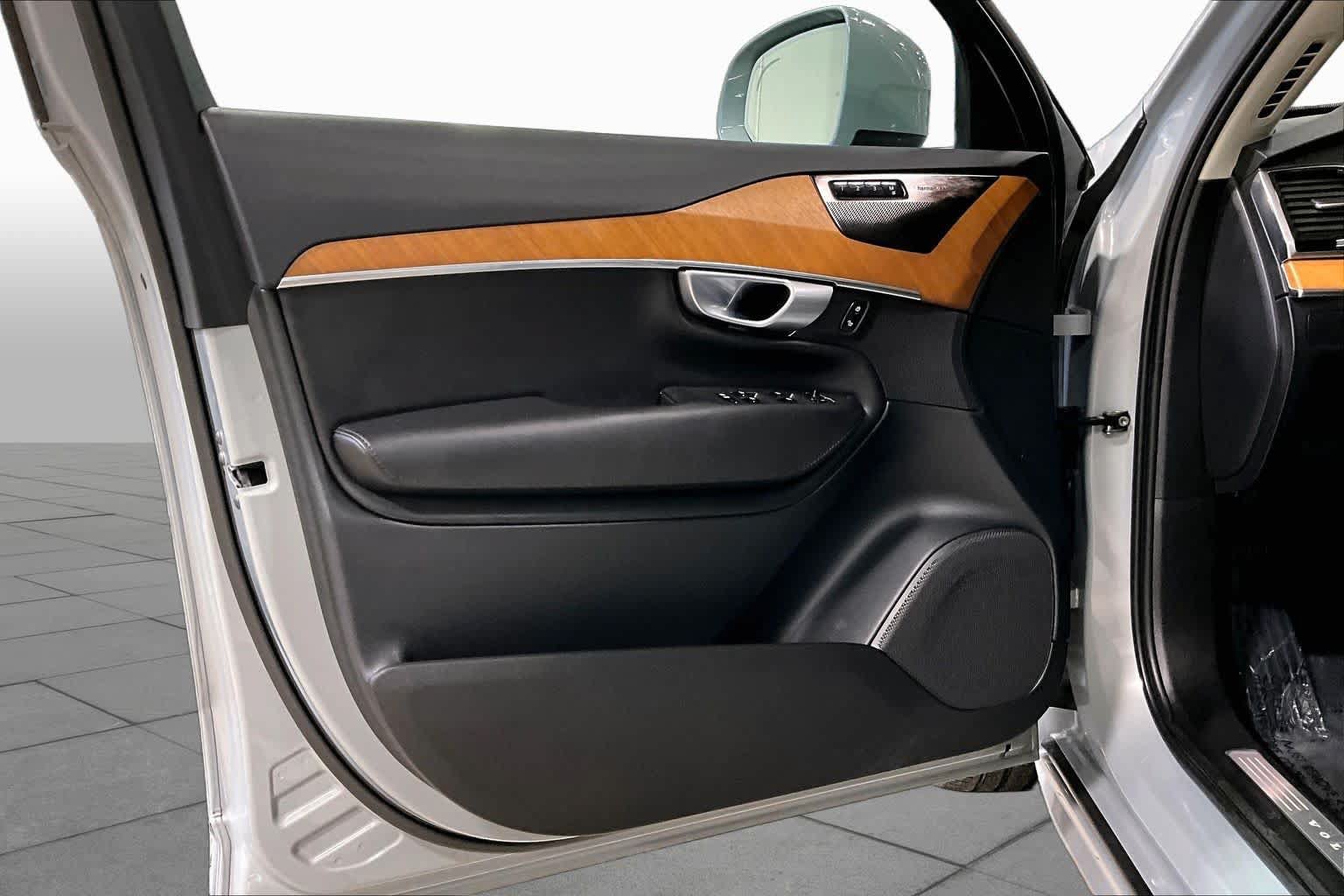 Certified 2024 Volvo XC90 B6 Plus w/ Protection Package Premier AWD/4WD image 21