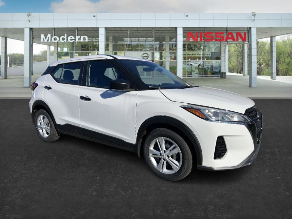 New 2025 Nissan Kicks Play S image 3