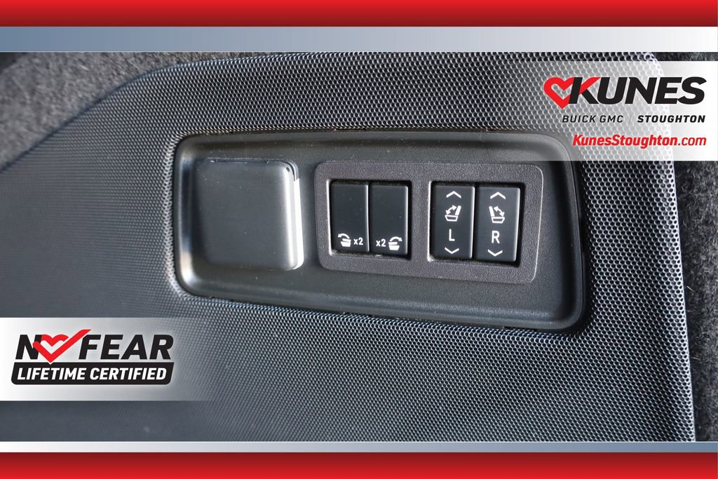 Used 2024 Cadillac Escalade ESV Sport Platinum w/ LPO, ONYX Package image 29