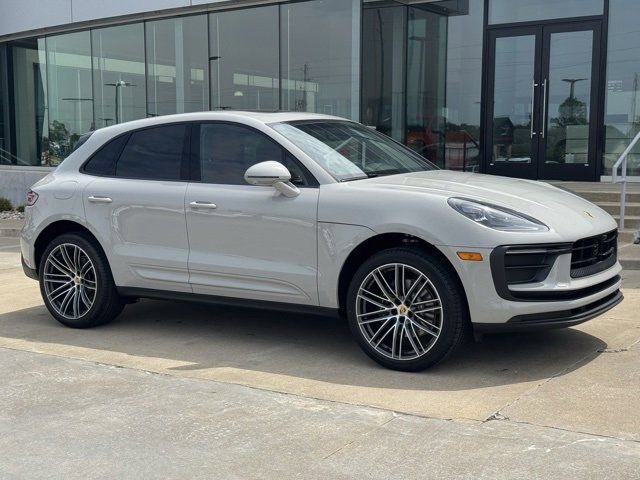 Certified 2025 Porsche Macan AWD/4WD image 9