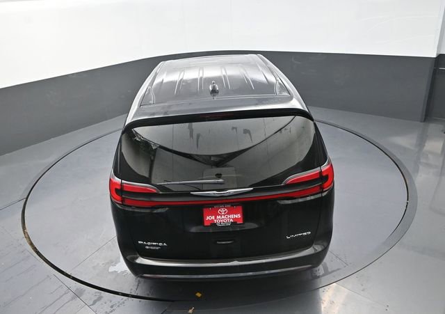 Used 2024 Chrysler Pacifica Limited image 26