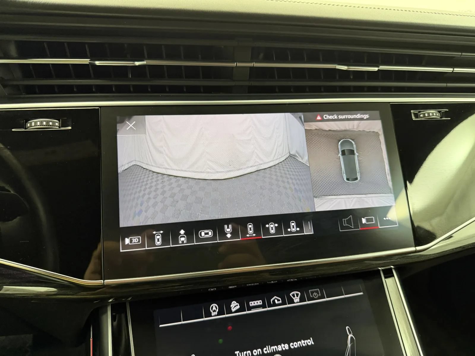 Used 2022 Audi Q8 Prestige AWD/4WD image 40
