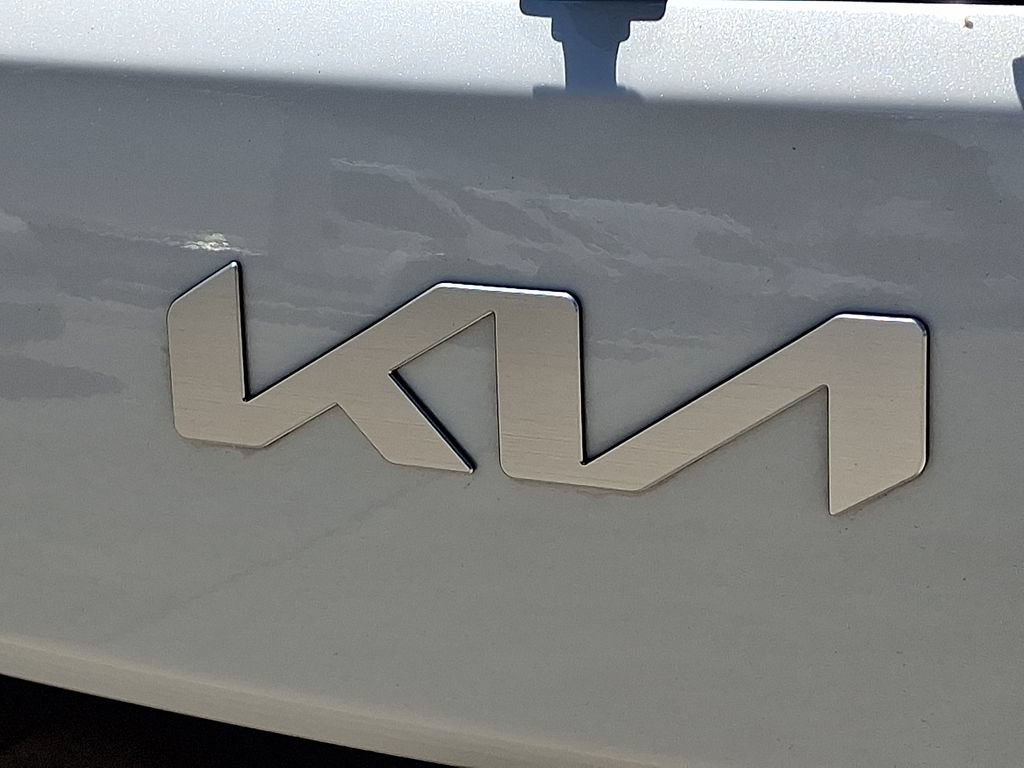Used 2025 Kia Soul LX w/ LX Technology Package FWD image 30