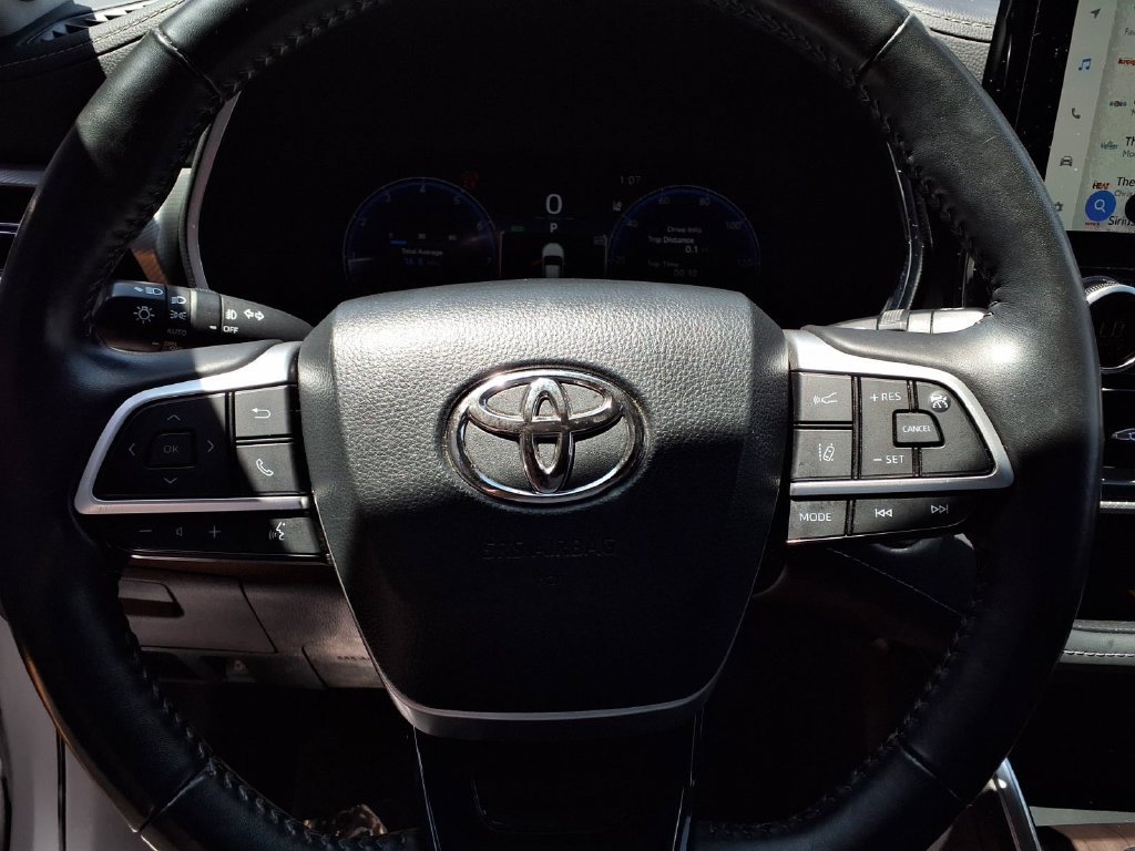Used 2023 Toyota Highlander Platinum FWD image 13