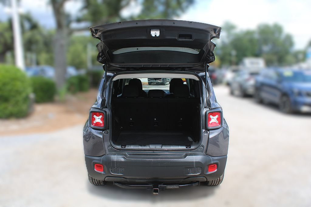 Used 2021 Jeep Renegade Latitude FWD image 10