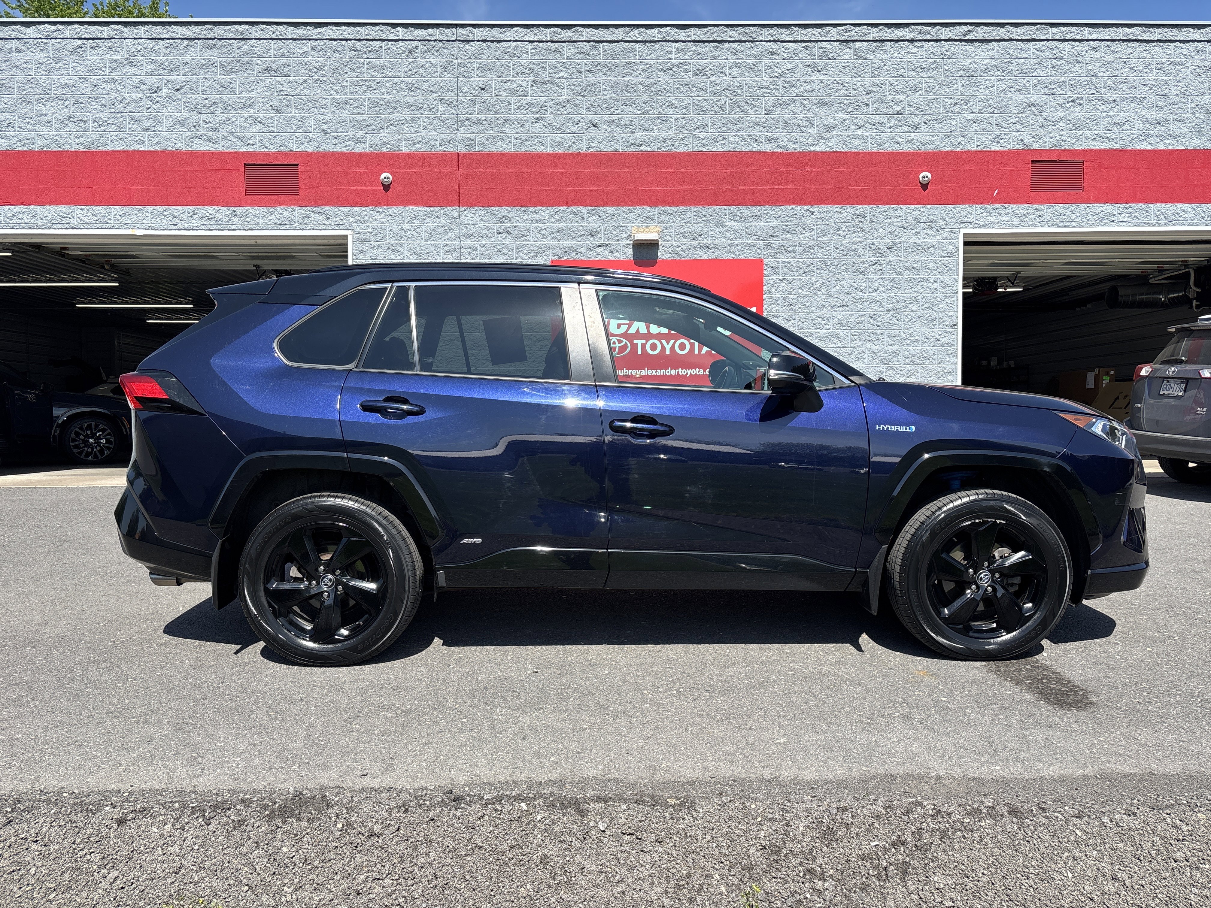 Used 2020 Toyota RAV4 XSE w/ All Weather Liner Package AWD/4WD image 2