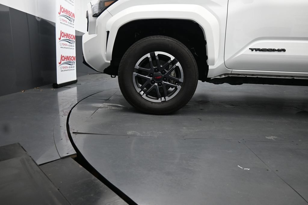 Used 2024 Toyota Tacoma TRD Sport AWD/4WD image 15