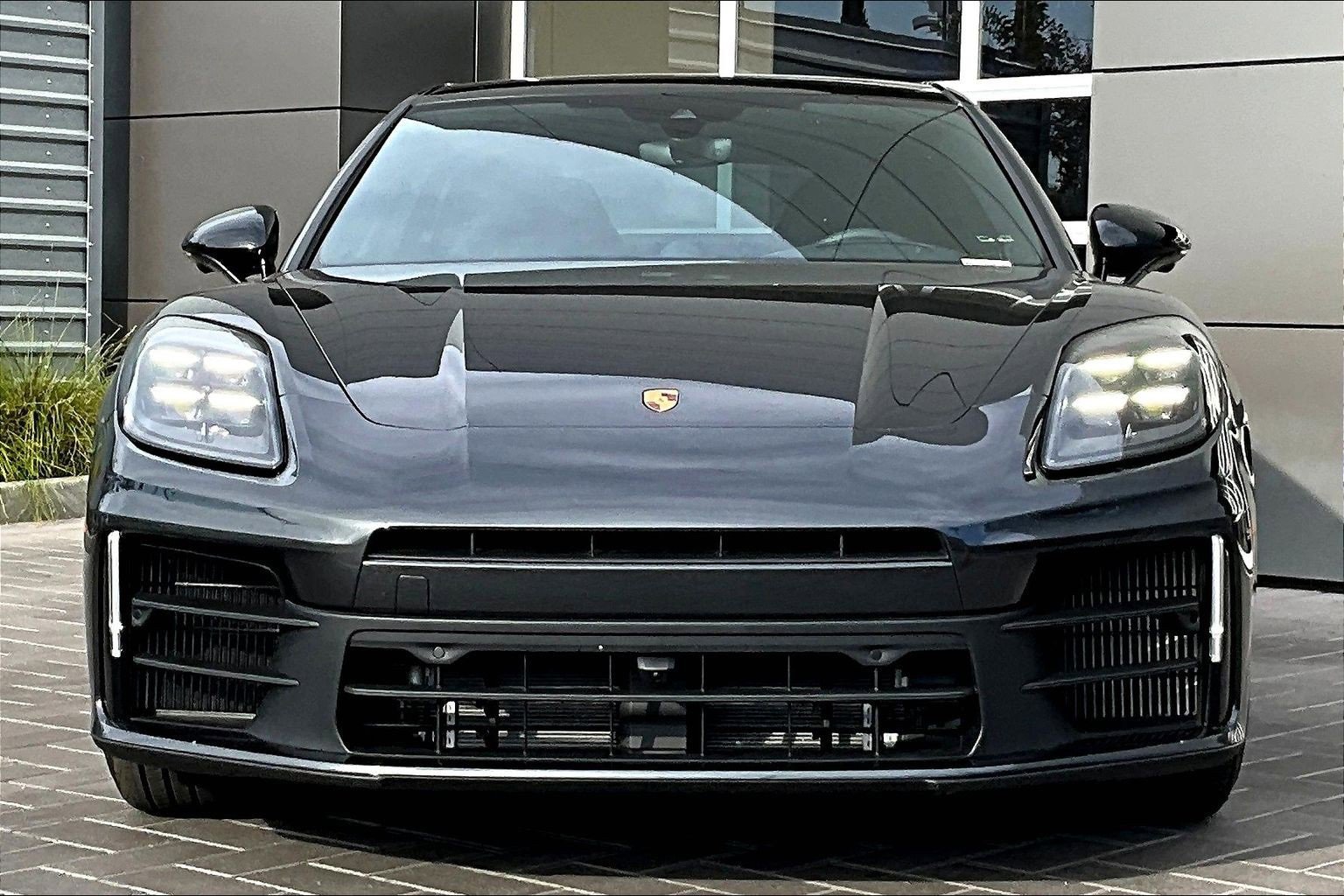 Used 2025 Porsche Panamera 4 image 2