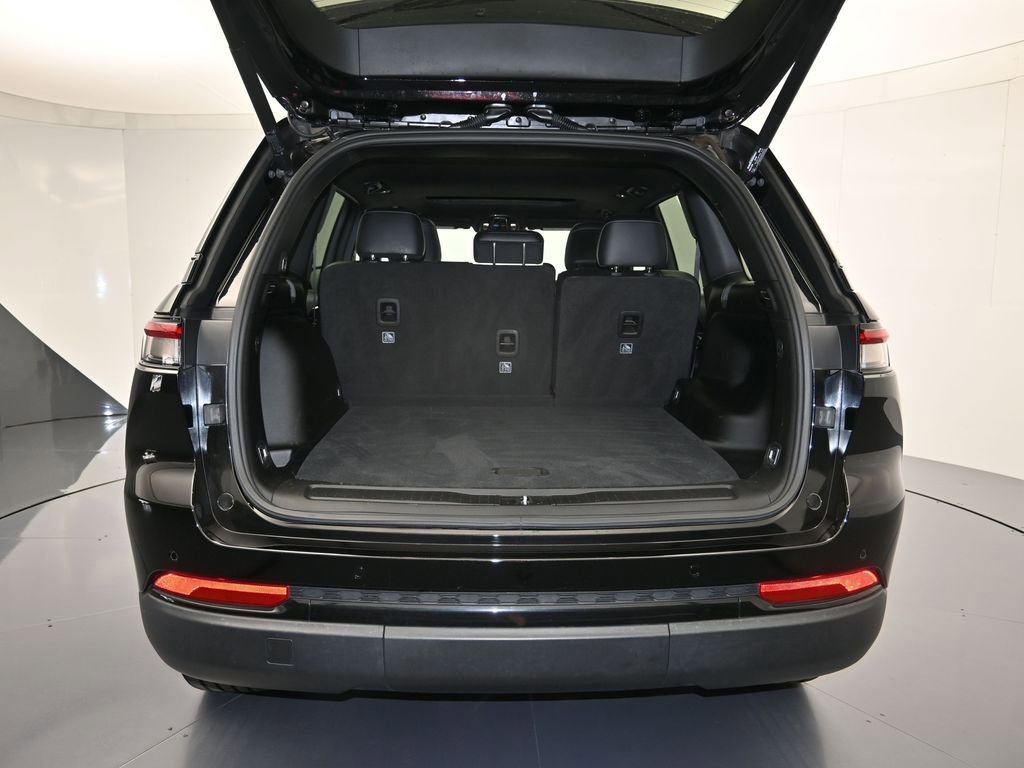 Used 2022 Jeep Grand Cherokee Altitude AWD/4WD image 24
