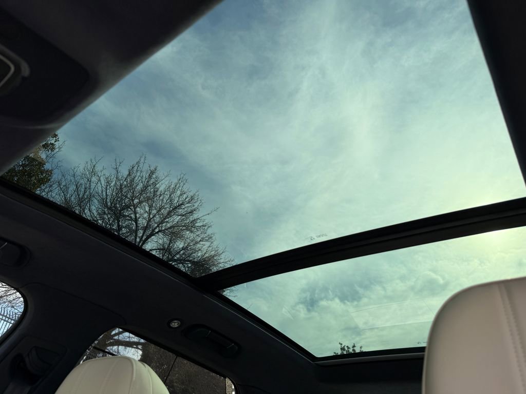 Used 2023 Bentley Bentayga image 32