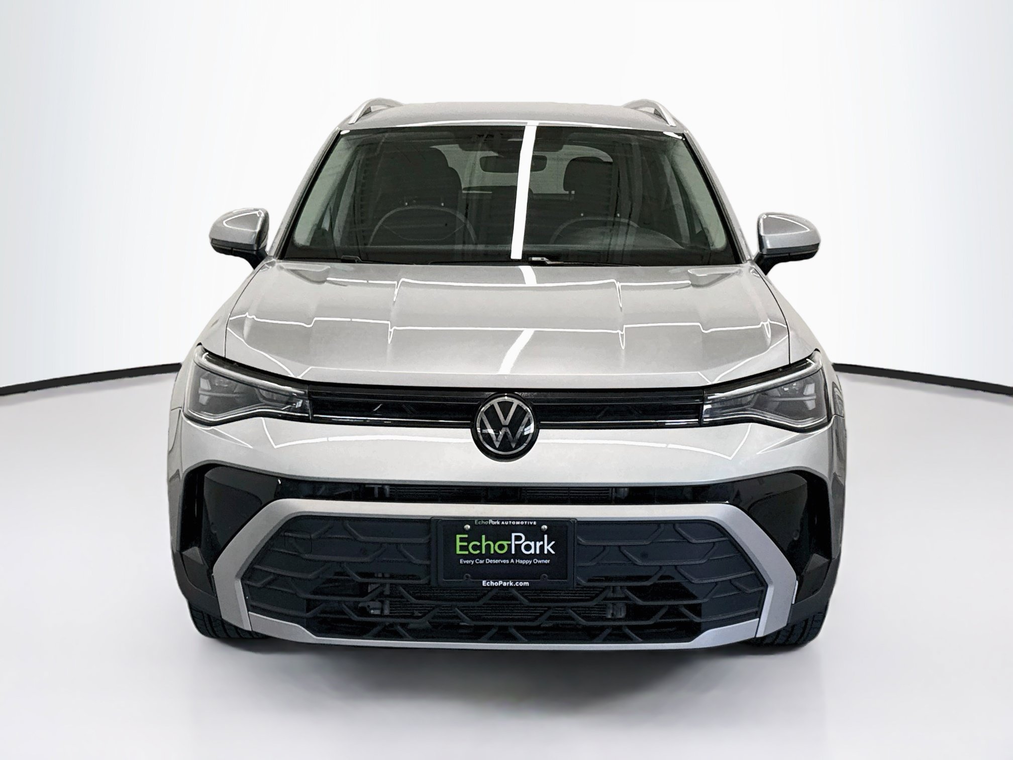 Used 2026 Volkswagen Taos SE FWD image 2