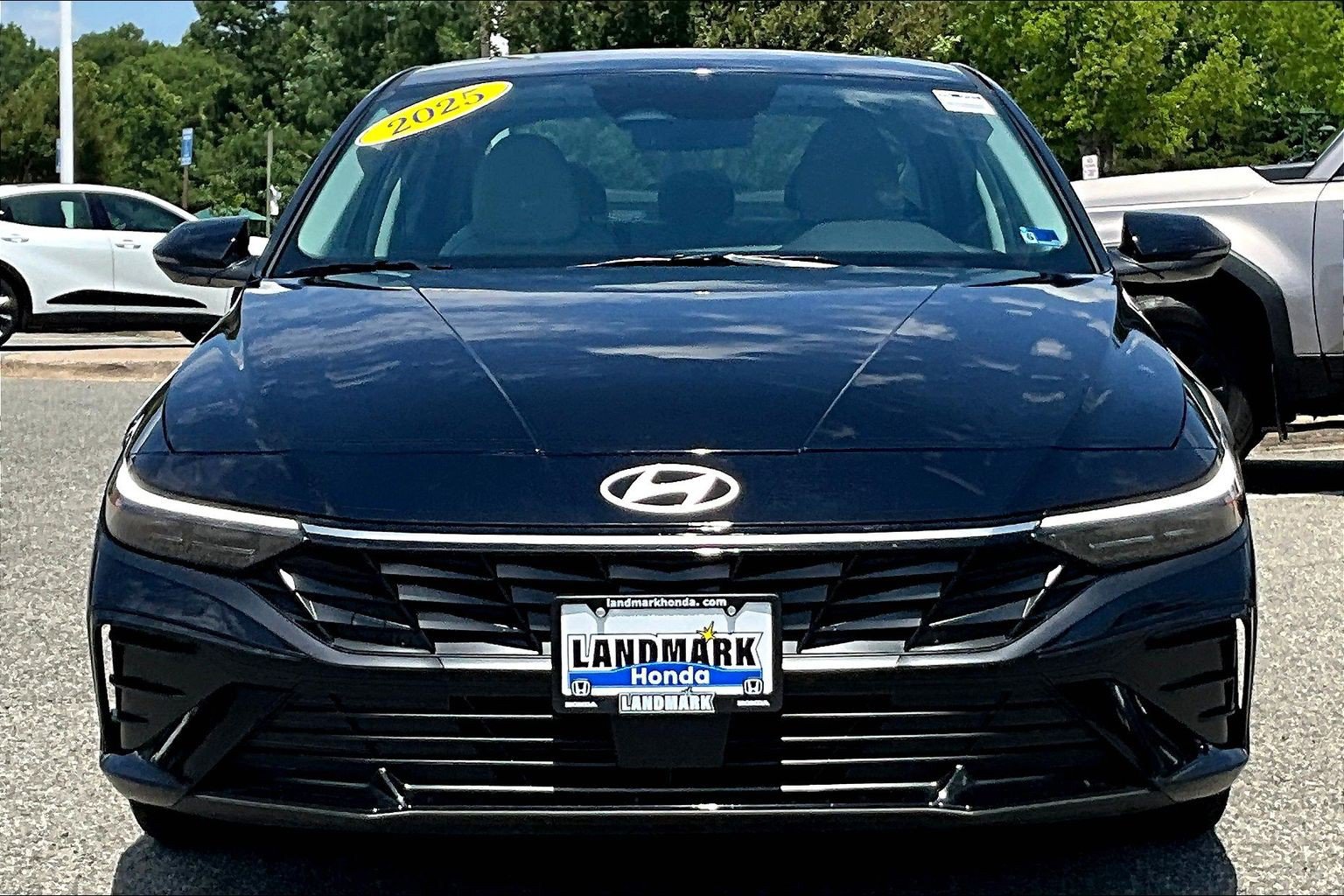 Used 2025 Hyundai Elantra Limited FWD image 3