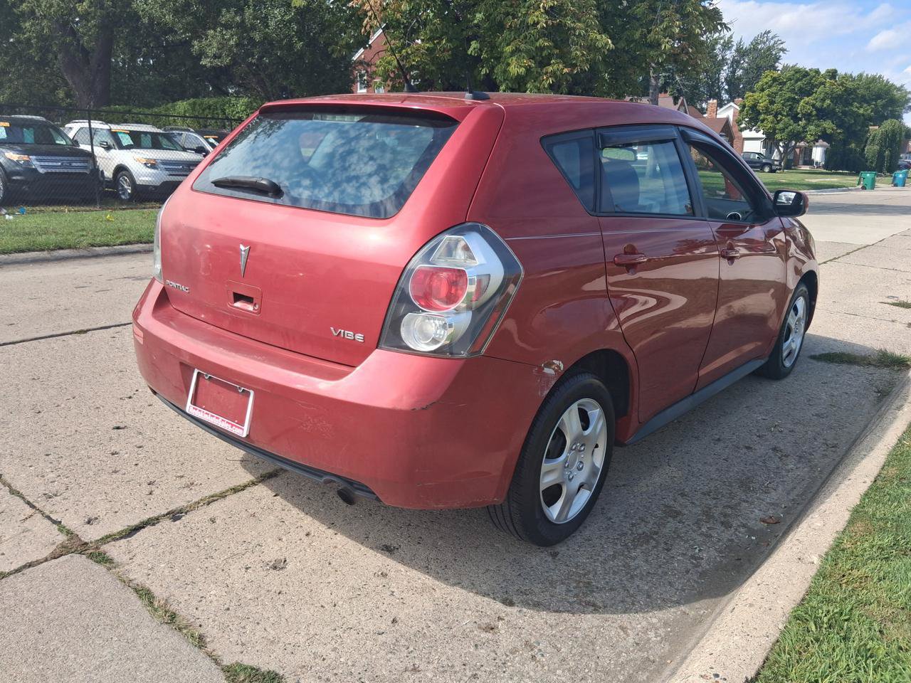 Used 2010 Pontiac Vibe w/ Preferred Package FWD image 12