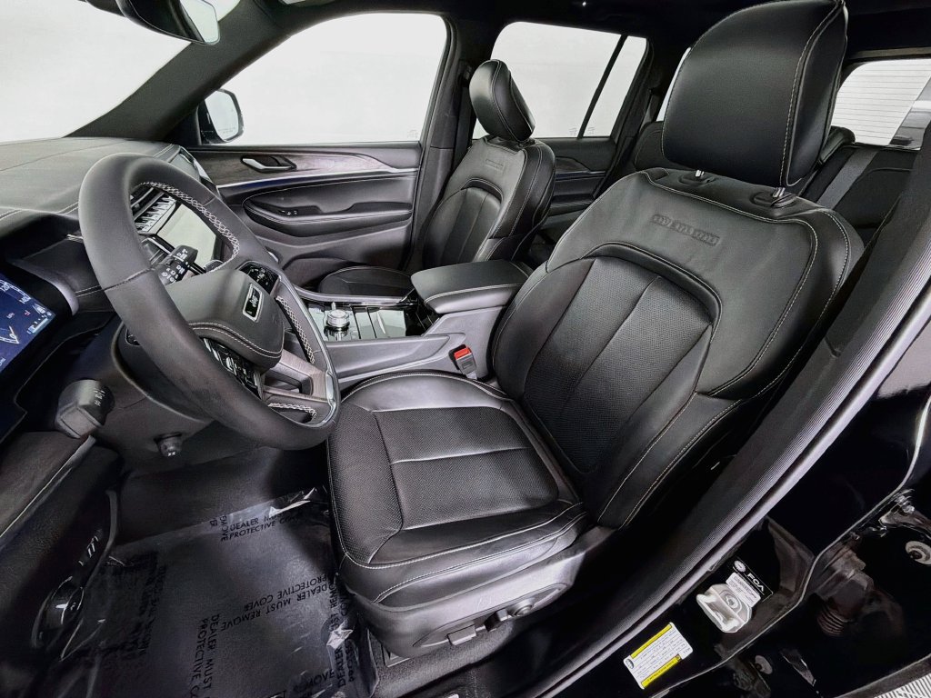 Used 2023 Jeep Grand Cherokee Overland AWD/4WD image 22