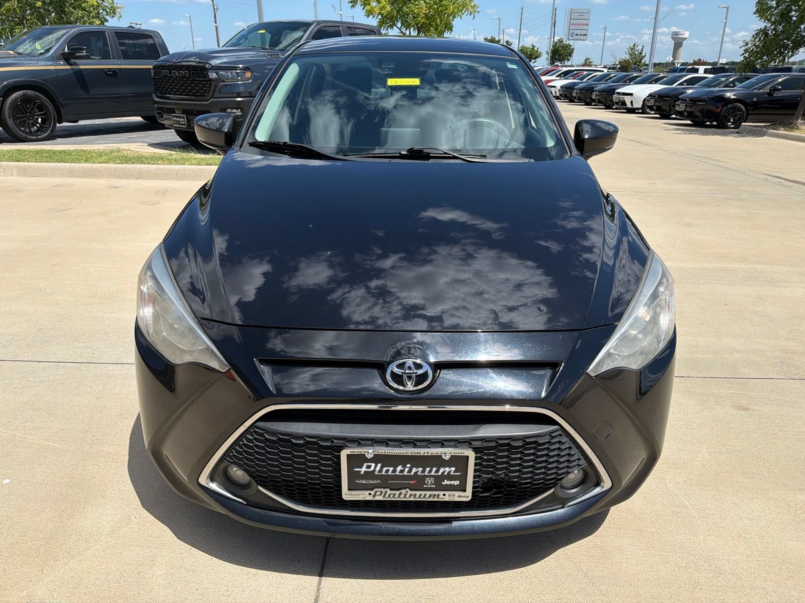 Used 2019 Toyota Yaris LE FWD image 8